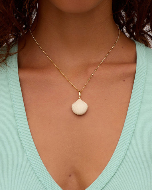 Scallop Enamel Parker Charm || option::18K Gold Plated, Cream